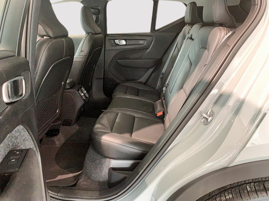 2025 Volvo XC40 B5 CORE CUIR TOIT PANO NAV 4RM-15