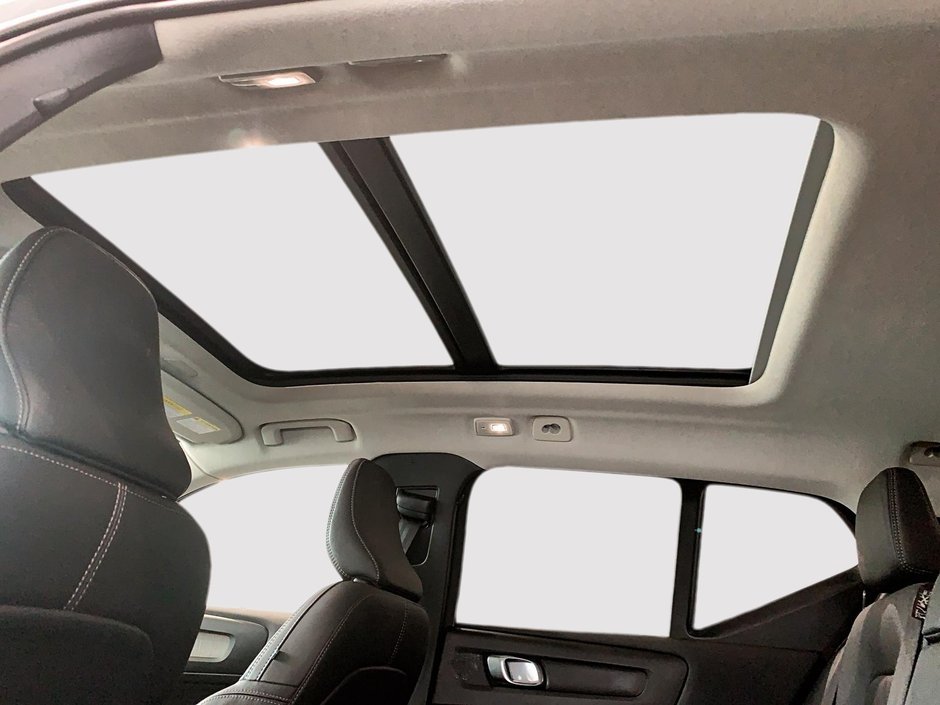 2025 Volvo XC40 B5 CORE CUIR TOIT PANO NAV 4RM-16