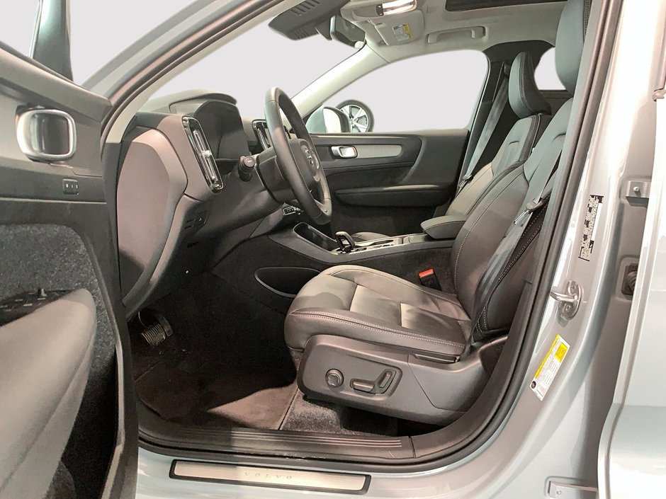 2025 Volvo XC40 B5 CORE CUIR TOIT PANO NAV 4RM-6