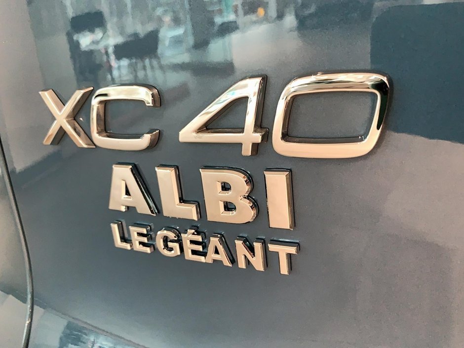 2025 Volvo XC40 B5 PLUS CUIR TOIT PANO NAV 4RM-21