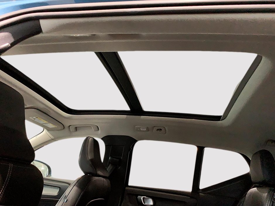 2025 Volvo XC40 B5 PLUS CUIR TOIT PANO NAV 4RM-17