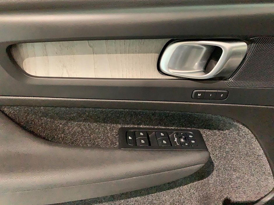 2025 Volvo XC40 B5 PLUS CUIR TOIT PANO NAV 4RM-8