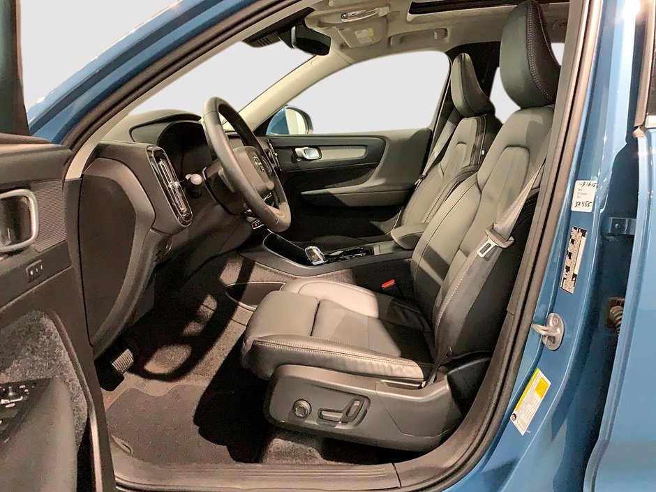 2025 Volvo XC40 B5 PLUS CUIR TOIT PANO NAV 4RM-7
