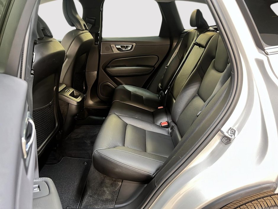 Volvo XC60 B6 MOMENTUM HYBRID CUIR TOIT PANO NAV 4RM 2022-8