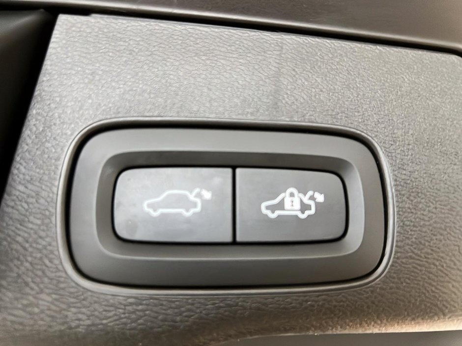 Volvo XC60 B6 MOMENTUM HYBRID CUIR TOIT PANO NAV 4RM 2022-14