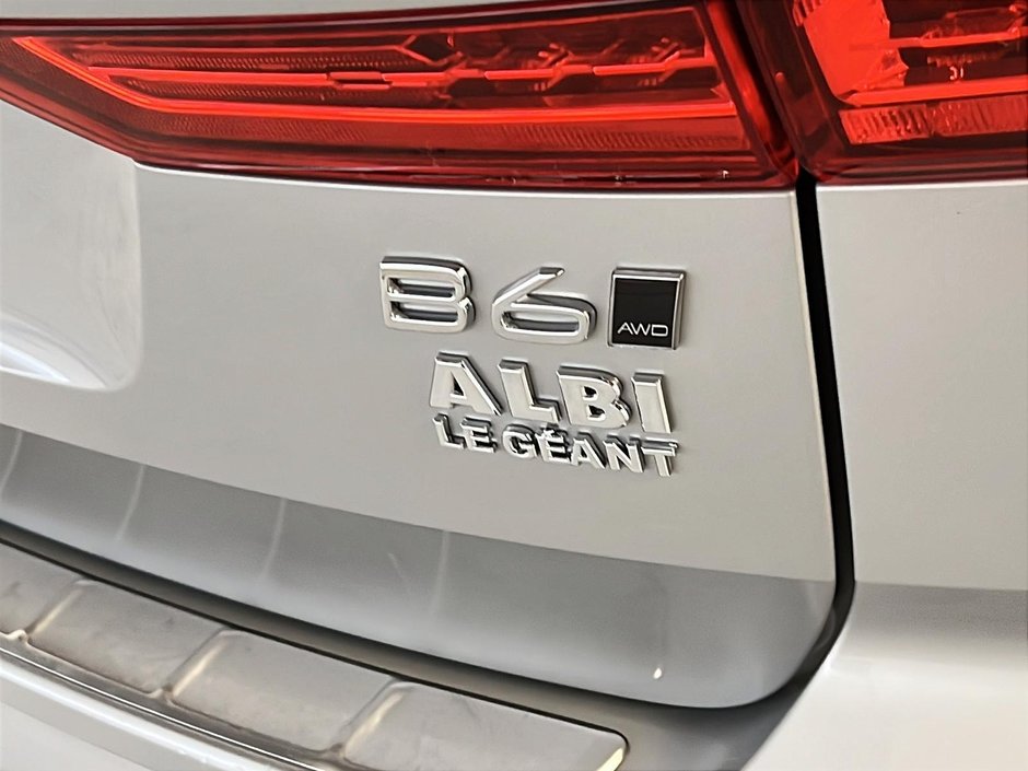 Volvo XC60 B6 MOMENTUM HYBRID CUIR TOIT PANO NAV 4RM 2022-29