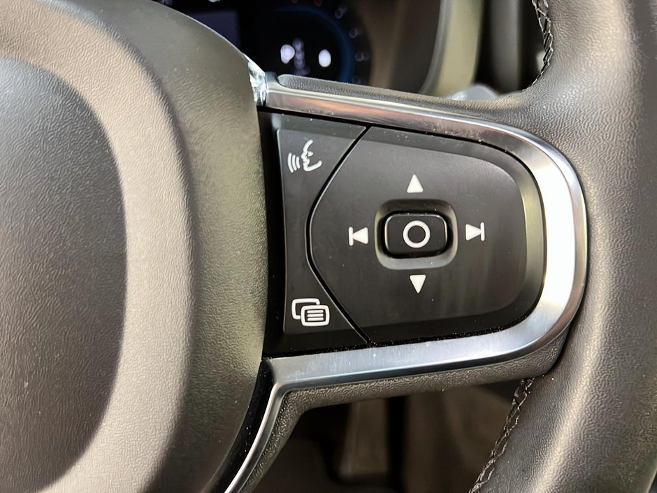 Volvo XC60 B6 MOMENTUM HYBRID CUIR TOIT PANO NAV 4RM 2022-21
