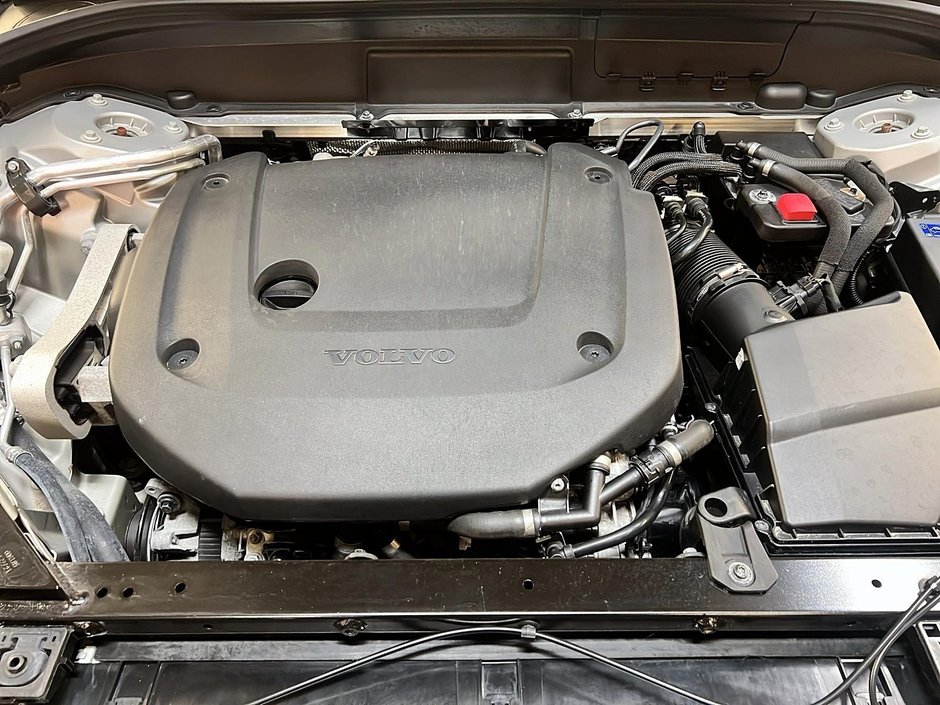 Volvo XC60 B6 MOMENTUM HYBRID CUIR TOIT PANO NAV 4RM 2022-12