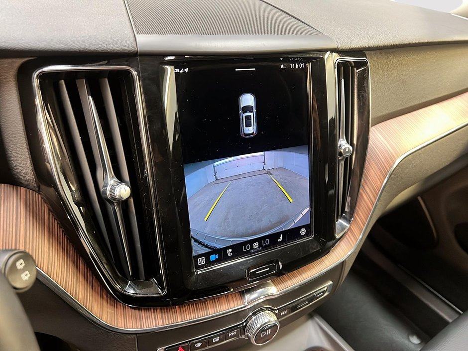 Volvo XC60 B6 MOMENTUM HYBRID CUIR TOIT PANO NAV 4RM 2022-18