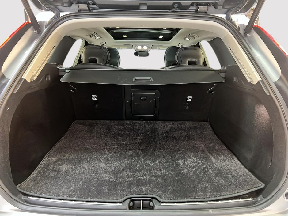 Volvo XC60 B6 MOMENTUM HYBRID CUIR TOIT PANO NAV 4RM 2022-13