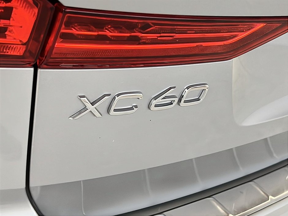 Volvo XC60 B6 MOMENTUM HYBRID CUIR TOIT PANO NAV 4RM 2022-27