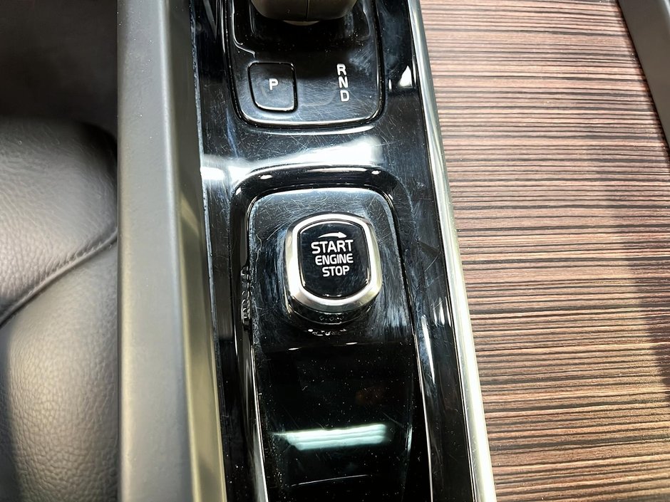 Volvo XC60 B6 MOMENTUM HYBRID CUIR TOIT PANO NAV 4RM 2022-20