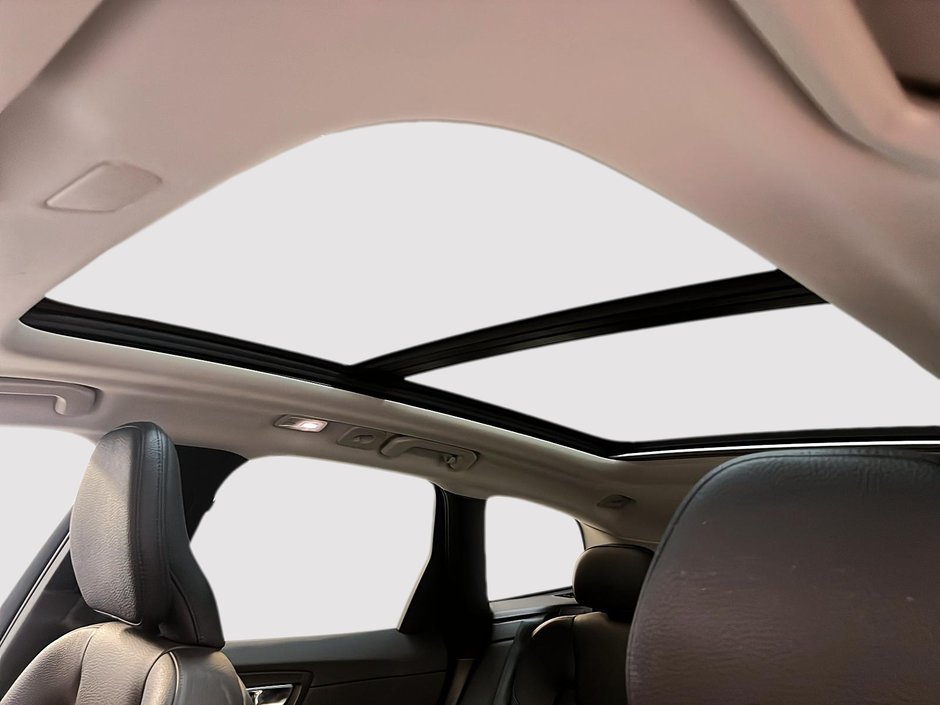 Volvo XC60 B6 MOMENTUM HYBRID CUIR TOIT PANO NAV 4RM 2022-9