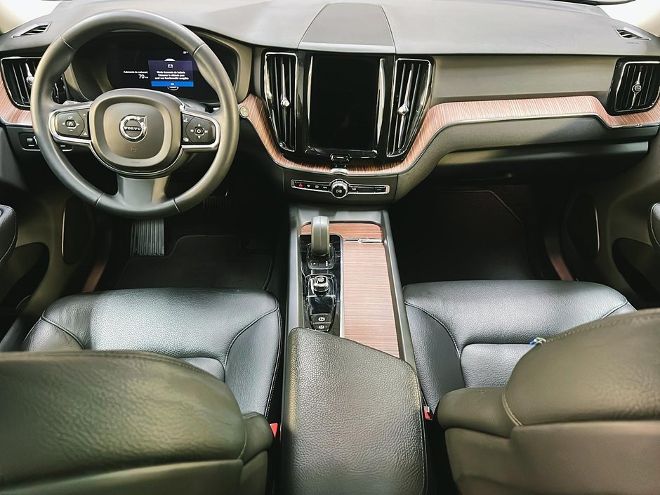 Volvo XC60 B6 MOMENTUM HYBRID CUIR TOIT PANO NAV 4RM 2022-11
