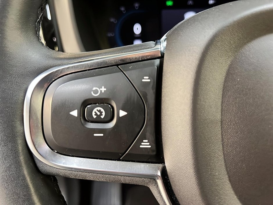 Volvo XC60 B6 MOMENTUM HYBRID CUIR TOIT PANO NAV 4RM 2022-22