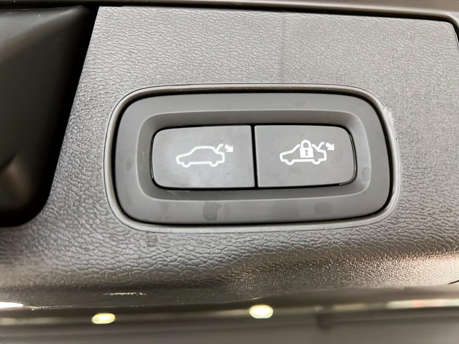 2022 Volvo XC60 B6 R-DESIGN CUIR TOIT PANO 4RM-14
