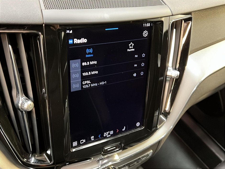 2022 Volvo XC60 B6 R-DESIGN CUIR TOIT PANO 4RM-17