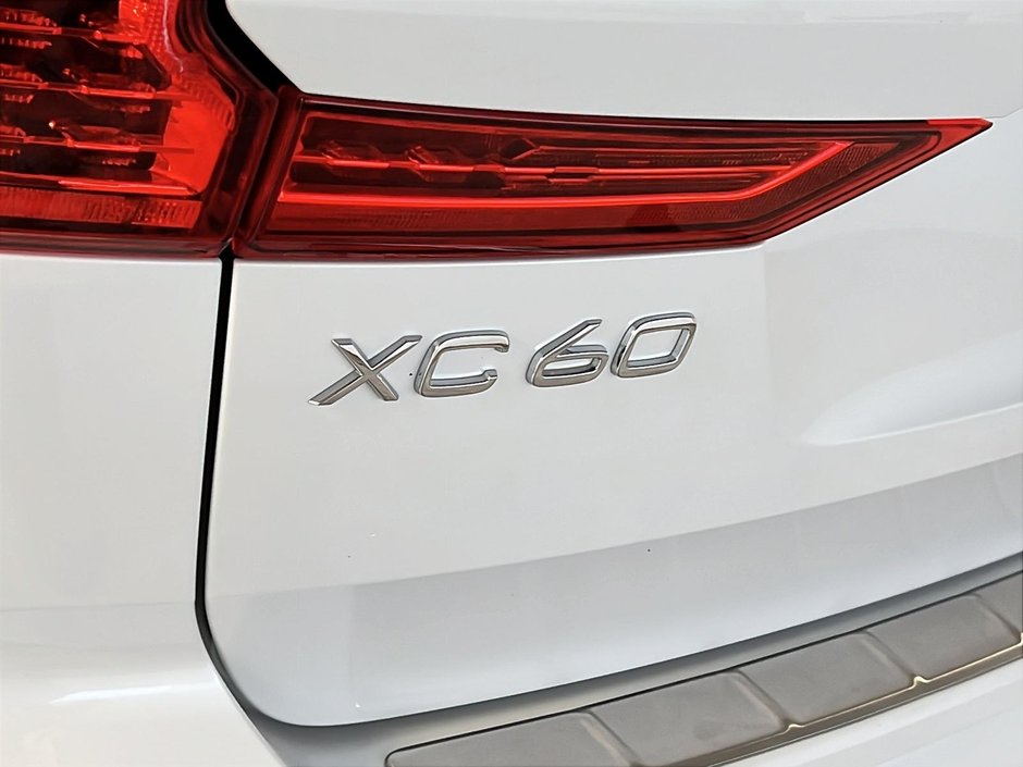 2022 Volvo XC60 B6 R-DESIGN CUIR TOIT PANO NAV 4RM-28