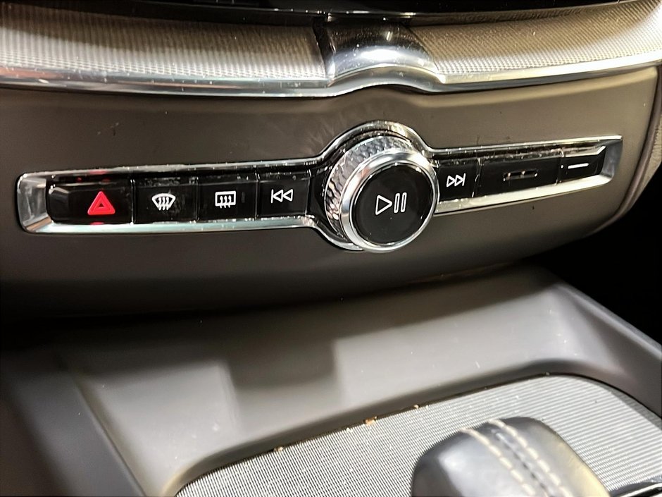 2022 Volvo XC60 B6 R-DESIGN CUIR TOIT PANO NAV 4RM-16