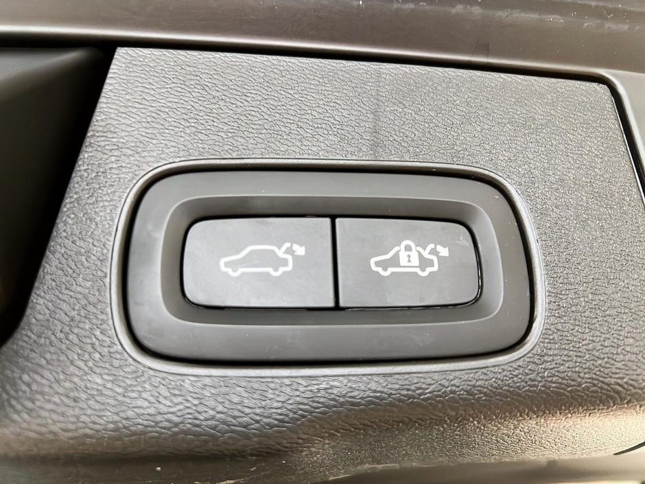 2022 Volvo XC60 B6 R-DESIGN CUIR TOIT PANO NAV 4RM-14