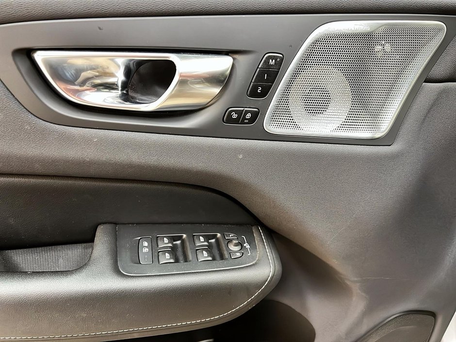 Volvo XC60 B6 INSCRIPTION CUIR TOIT NAV  4RM 2022-24