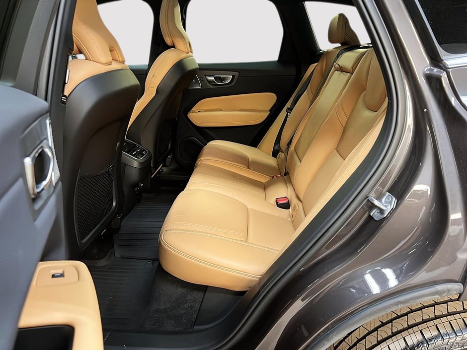 2022 Volvo XC60 B6 INSCRIPTION CUIR TOIT PANO NAV 4RM-8