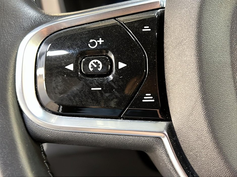 2022 Volvo XC60 T8 INSCRIPTION RECHARGE CUIR TOIT AWD-22