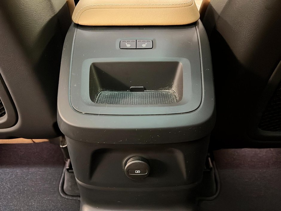 2022 Volvo XC60 T8 INSCRIPTION RECHARGE CUIR TOIT AWD-10