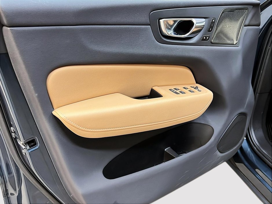 2022 Volvo XC60 T8 INSCRIPTION RECHARGE CUIR TOIT AWD-25