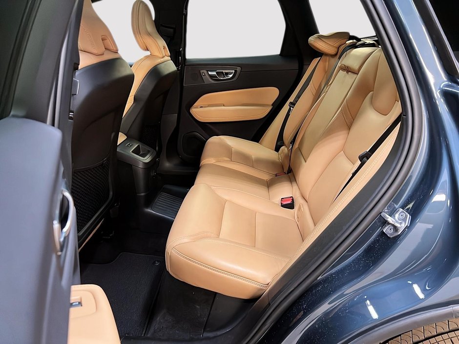 2022 Volvo XC60 T8 INSCRIPTION RECHARGE CUIR TOIT AWD-8