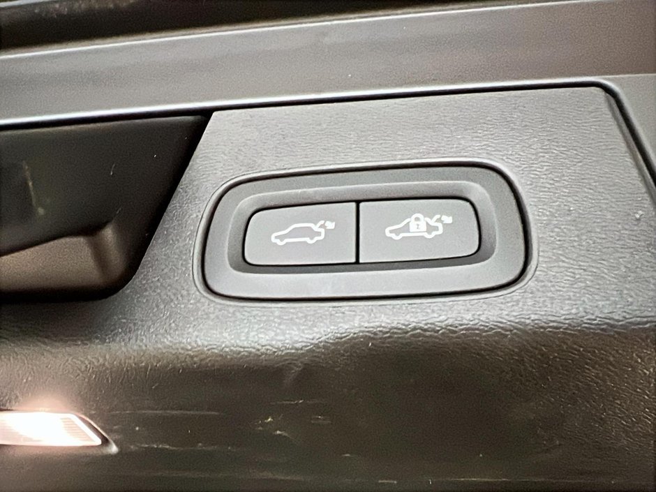 2022 Volvo XC60 T8 INSCRIPTION RECHARGE CUIR TOIT AWD-14