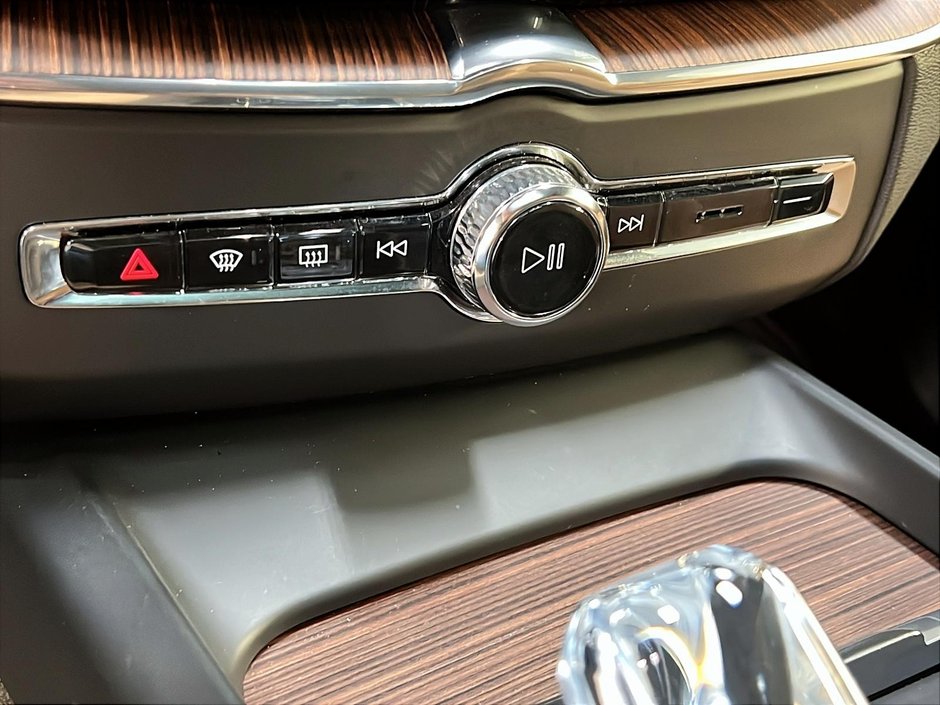 2022 Volvo XC60 T8 INSCRIPTION RECHARGE CUIR TOIT AWD-16