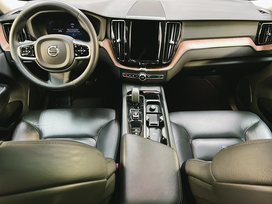 Volvo XC60 B6 PLUS DARK CUIR TOIT PANO NAV 4RM 2023-11