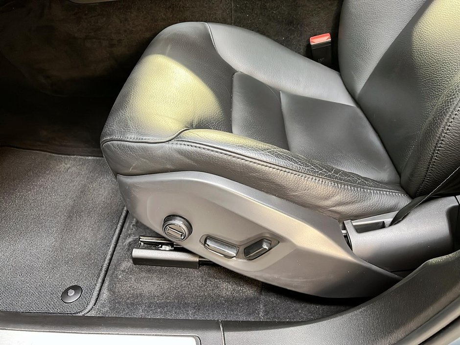 Volvo XC60 B6 PLUS DARK CUIR TOIT PANO NAV 4RM 2023-25