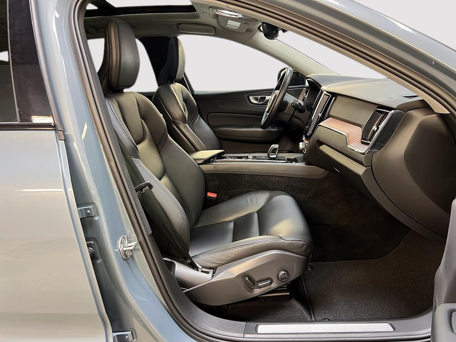 Volvo XC60 B6 PLUS DARK CUIR TOIT PANO NAV 4RM 2023-7
