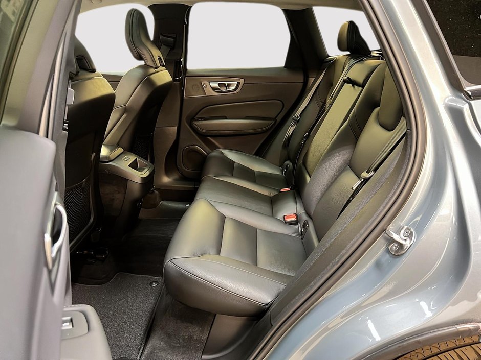 Volvo XC60 B6 PLUS DARK CUIR TOIT PANO NAV 4RM 2023-8