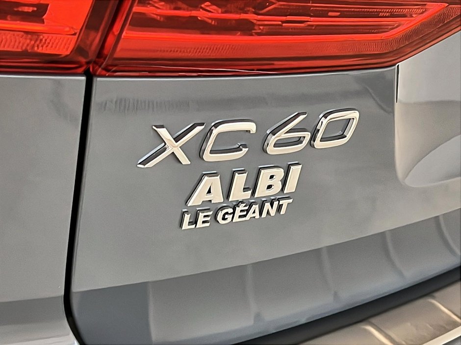 Volvo XC60 B6 PLUS DARK CUIR TOIT PANO NAV 4RM 2023-27