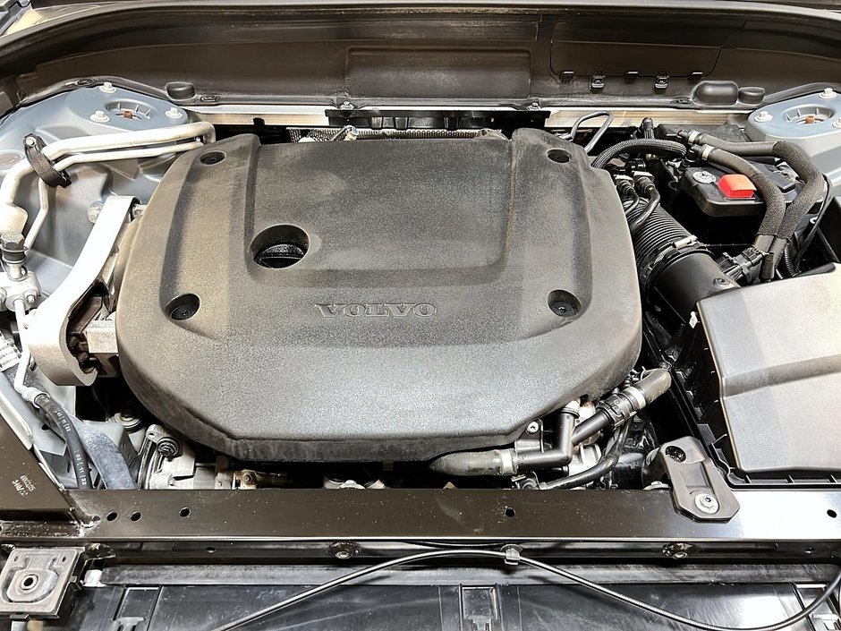 Volvo XC60 B6 PLUS DARK CUIR TOIT PANO NAV 4RM 2023-12