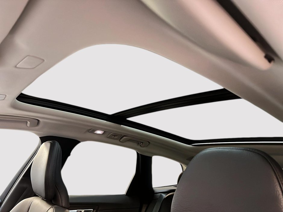 Volvo XC60 B6 PLUS DARK CUIR TOIT PANO NAV 4RM 2023-9