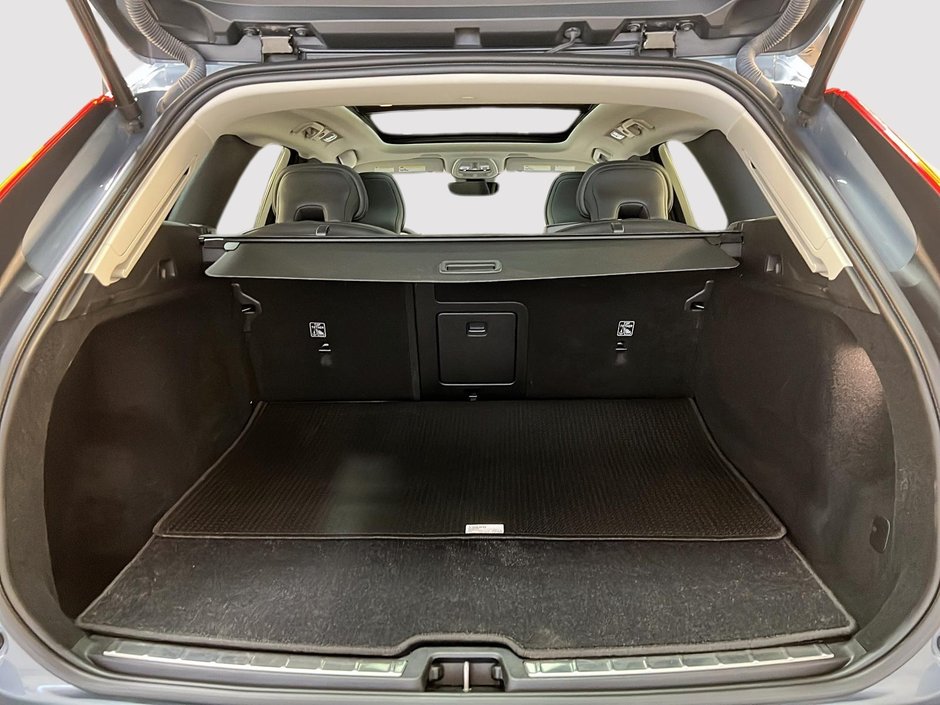 Volvo XC60 B6 PLUS DARK CUIR TOIT PANO NAV 4RM 2023-13