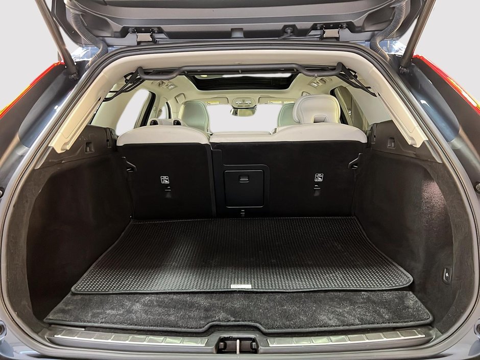 2023 Volvo XC60 B6 PLUS DARK  CUIR TOIT PANO NAV  4RM-13
