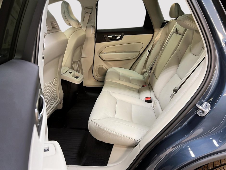 2023 Volvo XC60 B6 PLUS DARK  CUIR TOIT PANO NAV  4RM-8