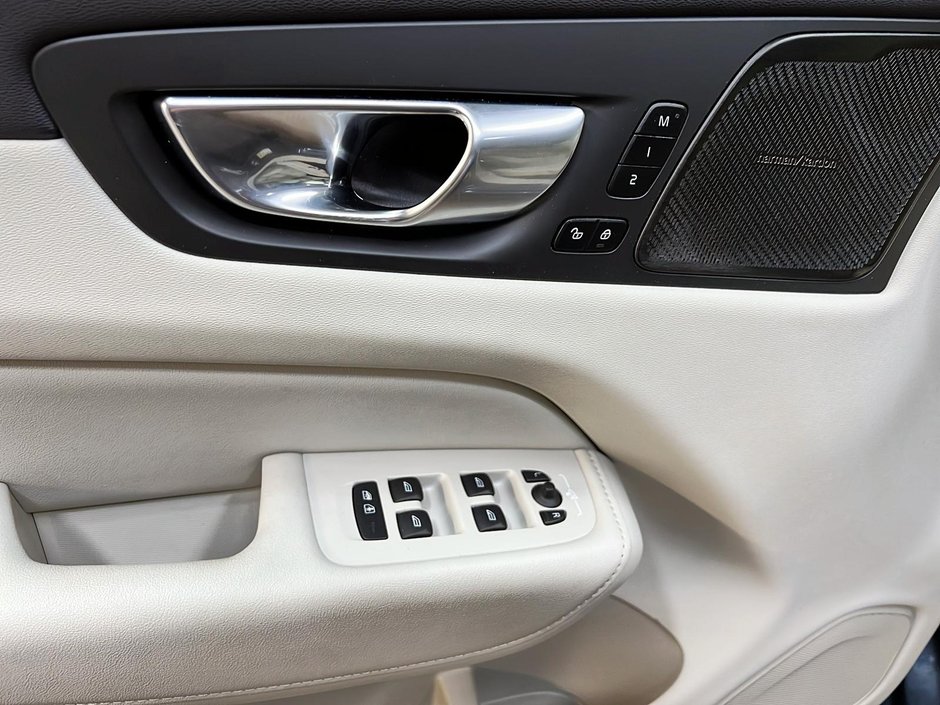 2023 Volvo XC60 B6 PLUS DARK  CUIR TOIT PANO NAV  4RM-23