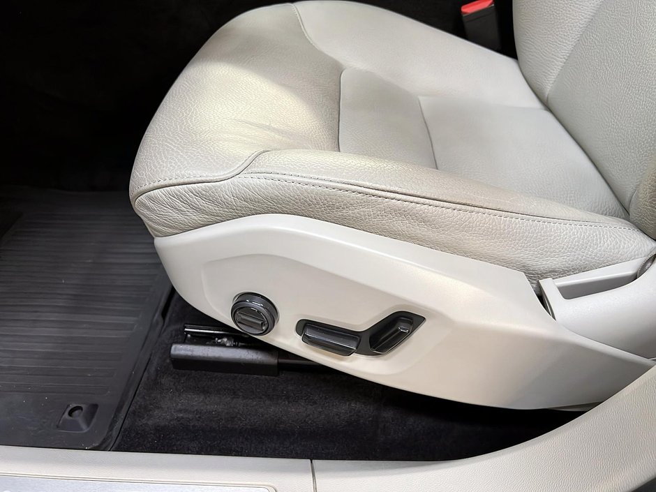 2023 Volvo XC60 B6 PLUS DARK  CUIR TOIT PANO NAV  4RM-25