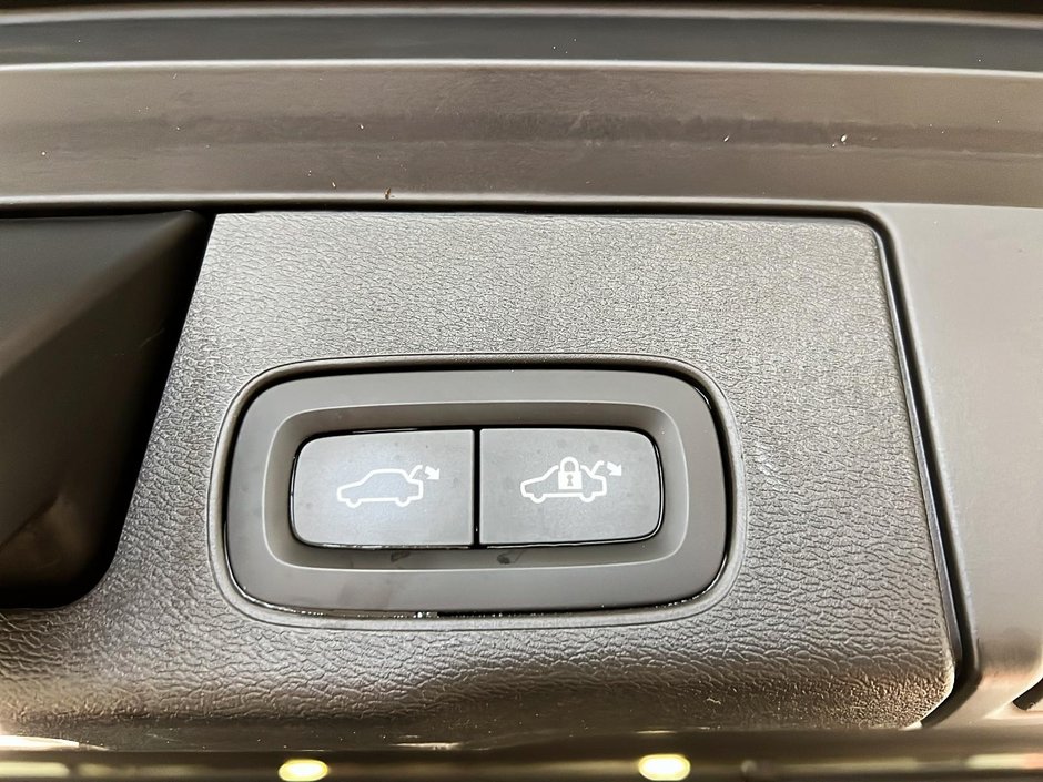 2023 Volvo XC60 B6 PLUS DARK  CUIR TOIT PANO NAV  4RM-14