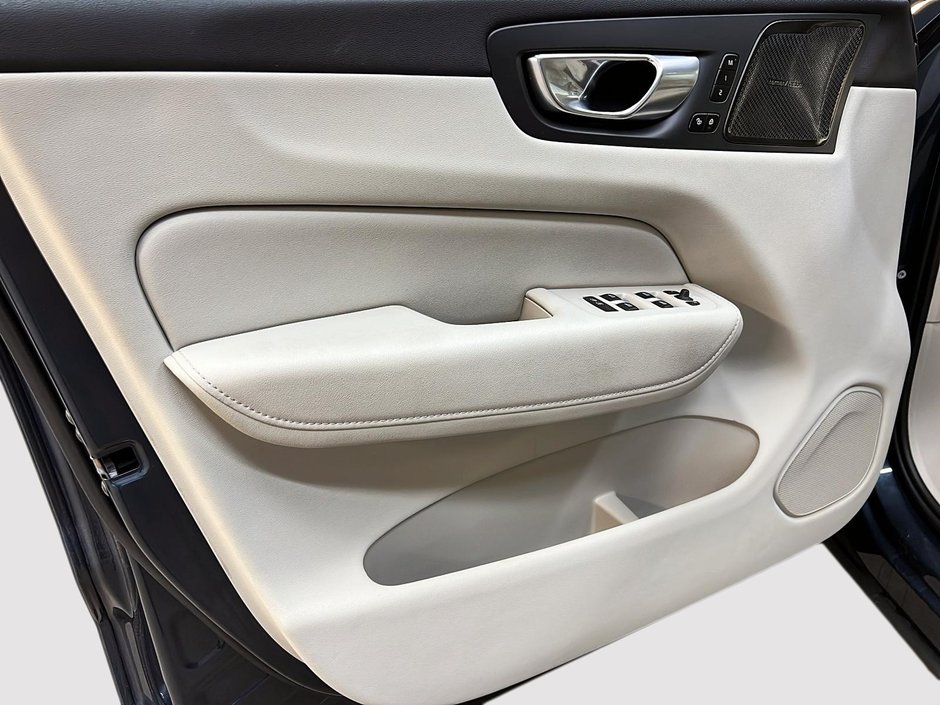2023 Volvo XC60 B6 PLUS DARK  CUIR TOIT PANO NAV  4RM-24