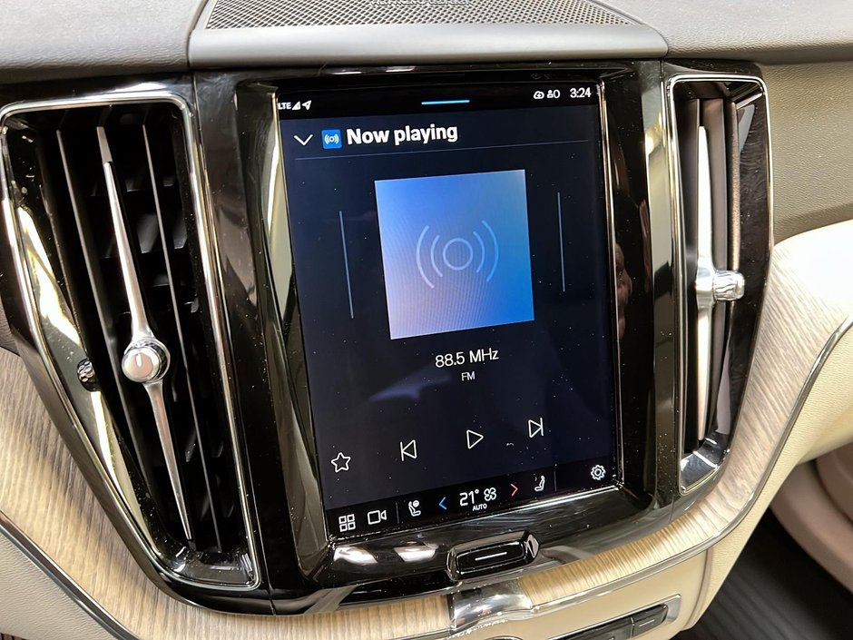 2023 Volvo XC60 B6 PLUS DARK  CUIR TOIT PANO NAV  4RM-16