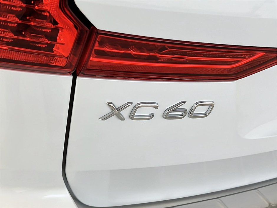 Volvo XC60 B6 PLUS CUIR TOIT PANO NAV 4RM 2023-27