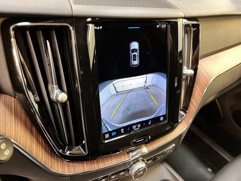 Volvo XC60 B6 PLUS CUIR TOIT PANO NAV 4RM 2023-18