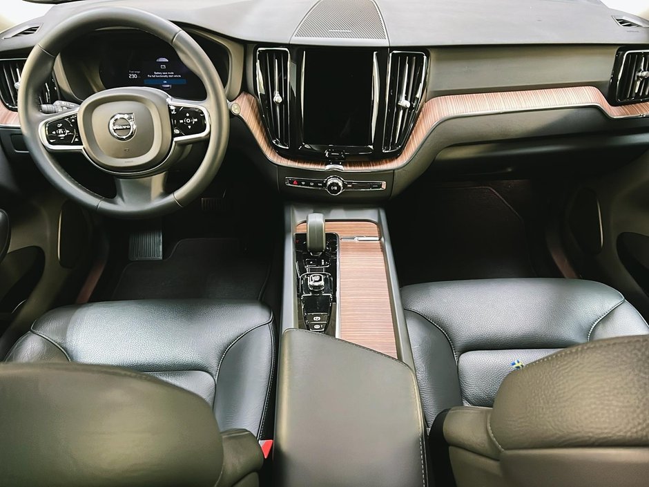 Volvo XC60 B6 PLUS CUIR TOIT PANO NAV 4RM 2023-11